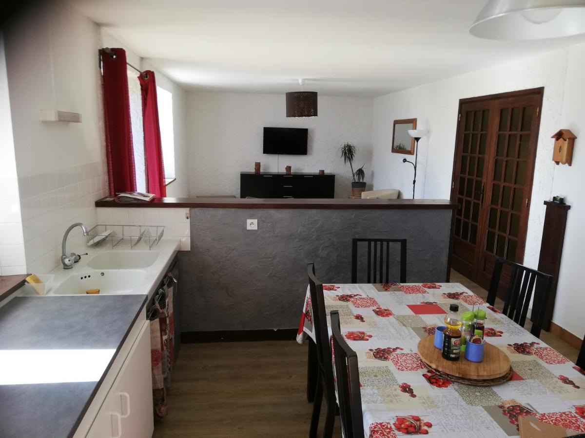 Gite Les Chaumeix Prondines Exterior foto