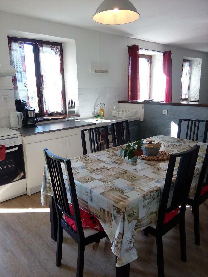 Gite Les Chaumeix Prondines Exterior foto